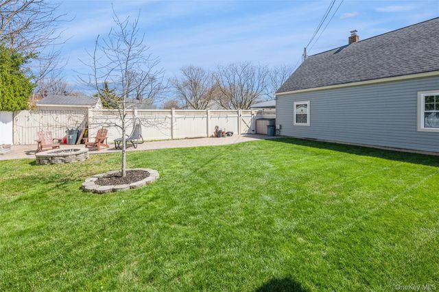 29 Spool Lane, Levittown, NY 11756