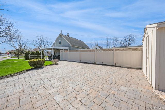 29 Spool Lane, Levittown, NY 11756