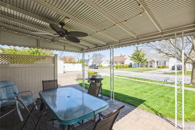 29 Spool Lane, Levittown, NY 11756