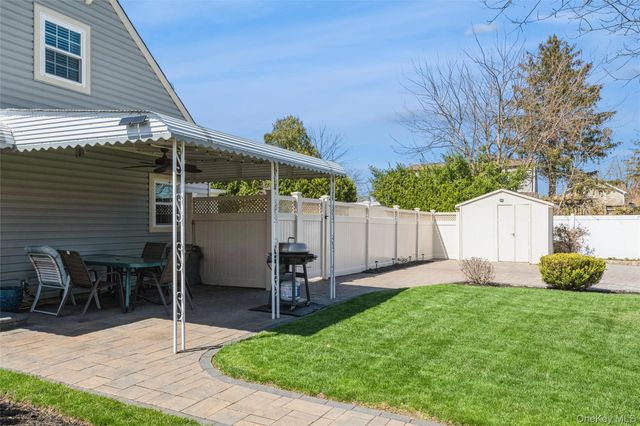 29 Spool Lane, Levittown, NY 11756