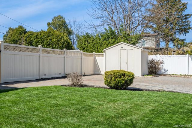 29 Spool Lane, Levittown, NY 11756