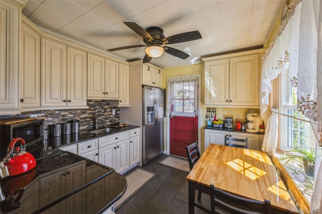 29 Spool Lane, Levittown, NY 11756