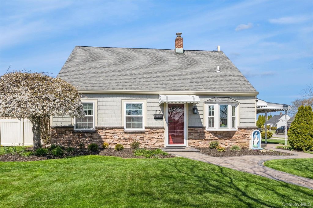 29 Spool Lane, Levittown, NY 11756