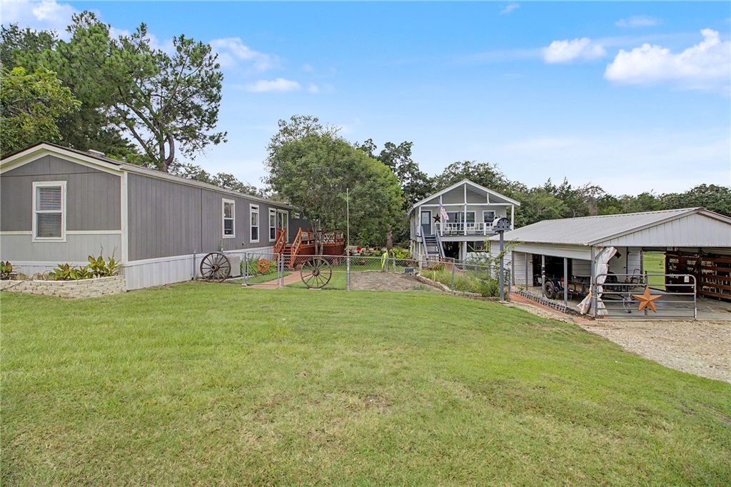 637 Lakeview Drive, Caldwell, TX 77836 — exterior