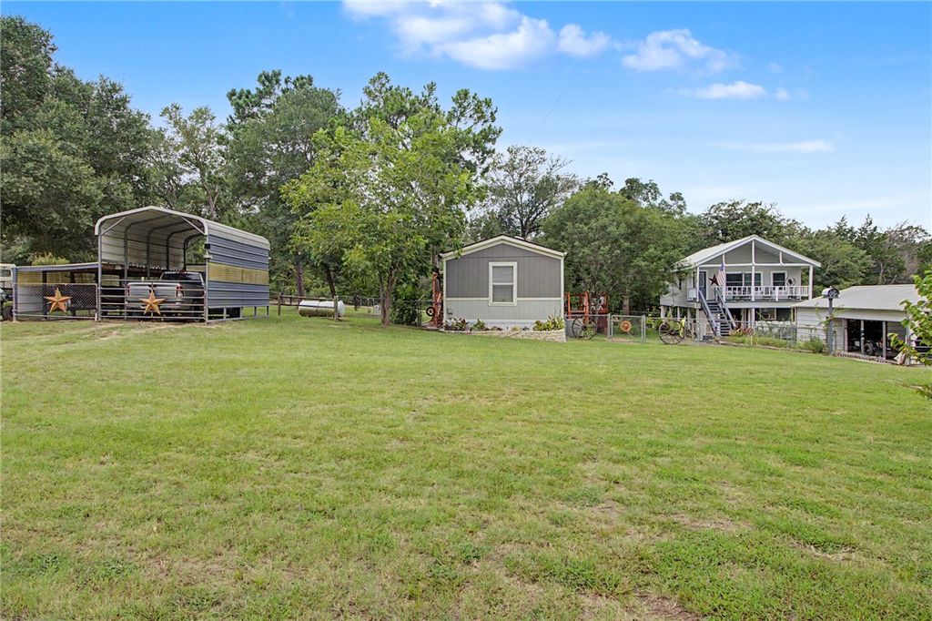 637 Lakeview Drive, Caldwell, TX 77836 — photo 2