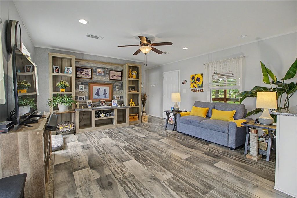 637 Lakeview Drive, Caldwell, TX 77836 — photo 5