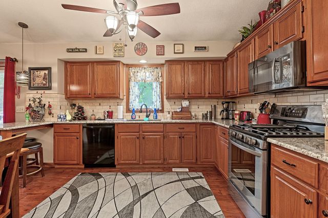 911 N Pine Grove, Wichita, KS 67212