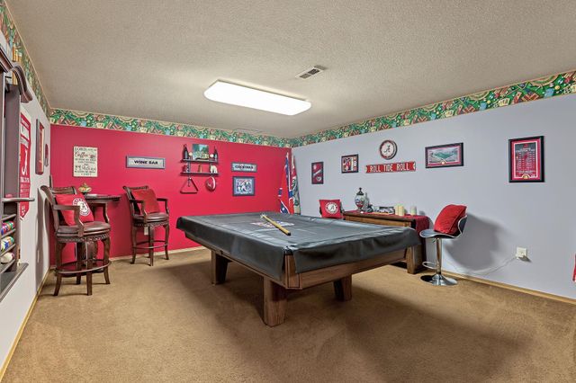 911 N Pine Grove, Wichita, KS 67212