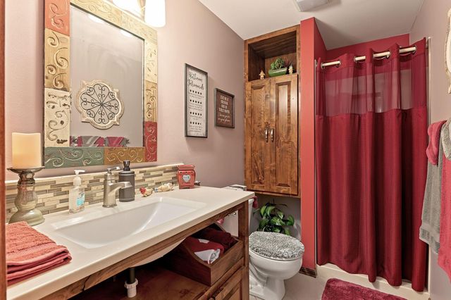 911 N Pine Grove, Wichita, KS 67212