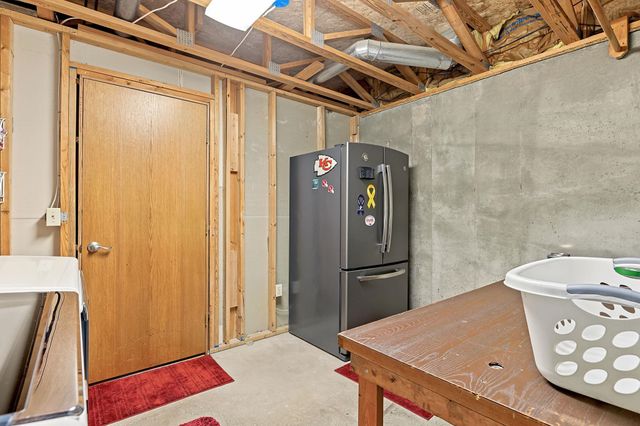 911 N Pine Grove, Wichita, KS 67212