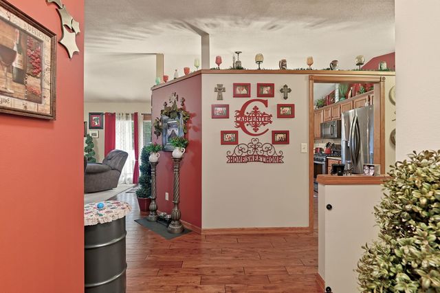 911 N Pine Grove, Wichita, KS 67212