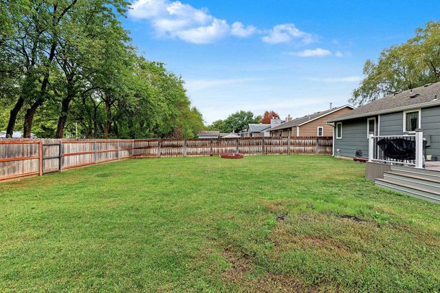 911 N Pine Grove, Wichita, KS 67212