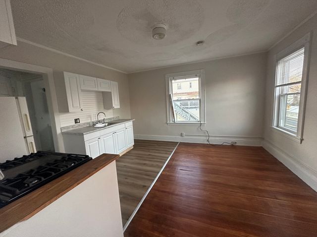 26 N Main St 4, Natick, MA 01760