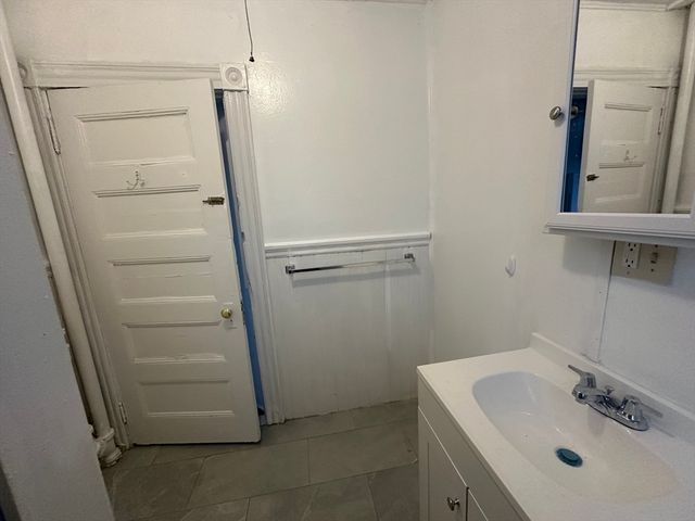 26 N Main St 4, Natick, MA 01760