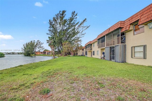 6525 W 26th Dr 204-37, Hialeah, FL 33016