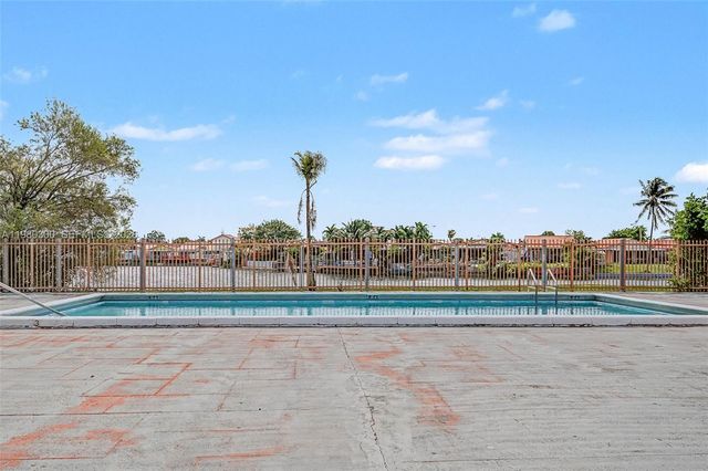 6525 W 26th Dr 204-37, Hialeah, FL 33016