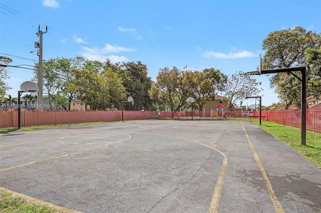 6525 W 26th Dr 204-37, Hialeah, FL 33016