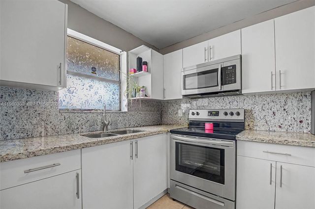 6525 W 26th Dr 204-37, Hialeah, FL 33016