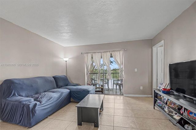 6525 W 26th Dr 204-37, Hialeah, FL 33016