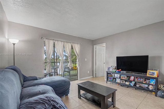 6525 W 26th Dr 204-37, Hialeah, FL 33016