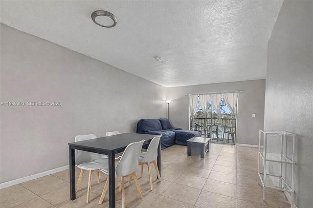 6525 W 26th Dr 204-37, Hialeah, FL 33016