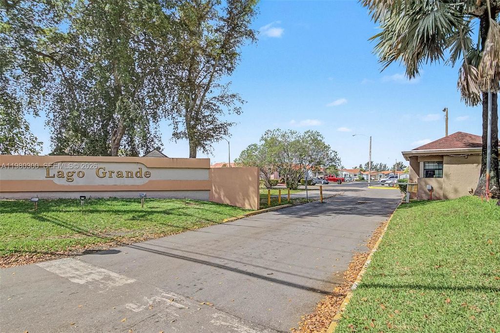 6525 W 26th Dr 204-37, Hialeah, FL 33016