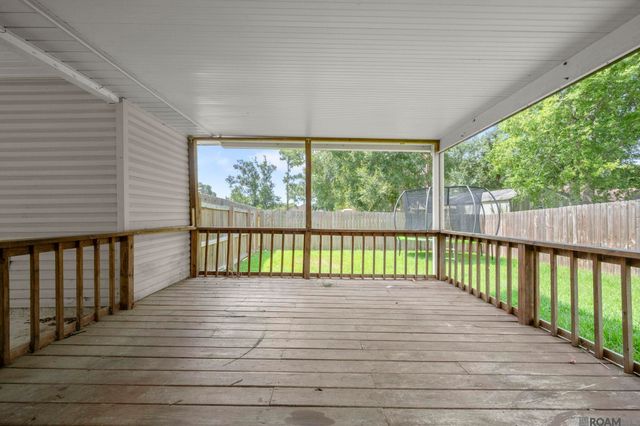 11287 Shelly St, St Amant, LA 70774