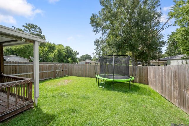 11287 Shelly St, St Amant, LA 70774