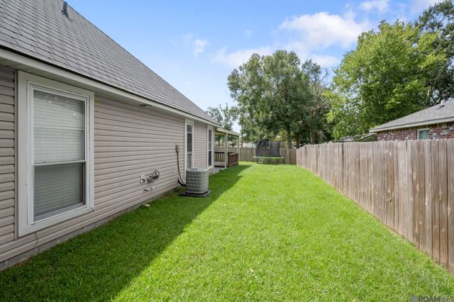 11287 Shelly St, St Amant, LA 70774