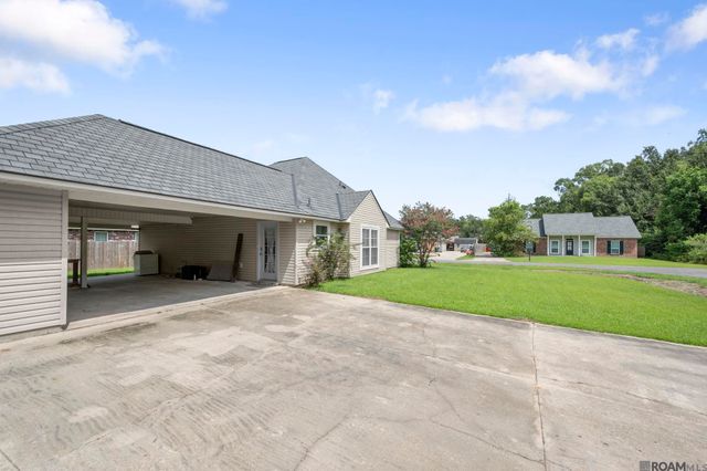 11287 Shelly St, St Amant, LA 70774