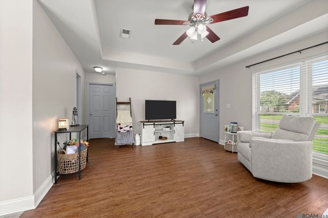 11287 Shelly St, St Amant, LA 70774