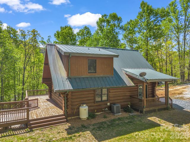 170 Old Mountain Pass, Hendersonville, NC 28792