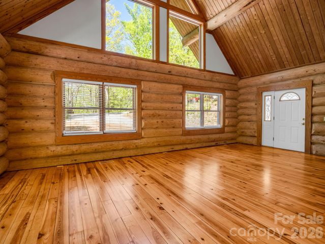 170 Old Mountain Pass, Hendersonville, NC 28792