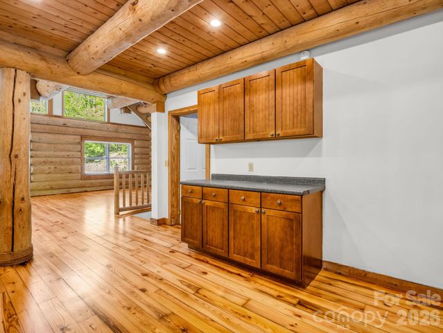 170 Old Mountain Pass, Hendersonville, NC 28792