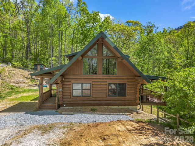 170 Old Mountain Pass, Hendersonville, NC 28792
