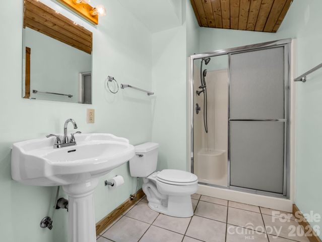 170 Old Mountain Pass, Hendersonville, NC 28792