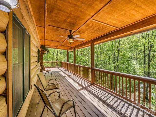 170 Old Mountain Pass, Hendersonville, NC 28792