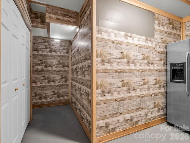 170 Old Mountain Pass, Hendersonville, NC 28792