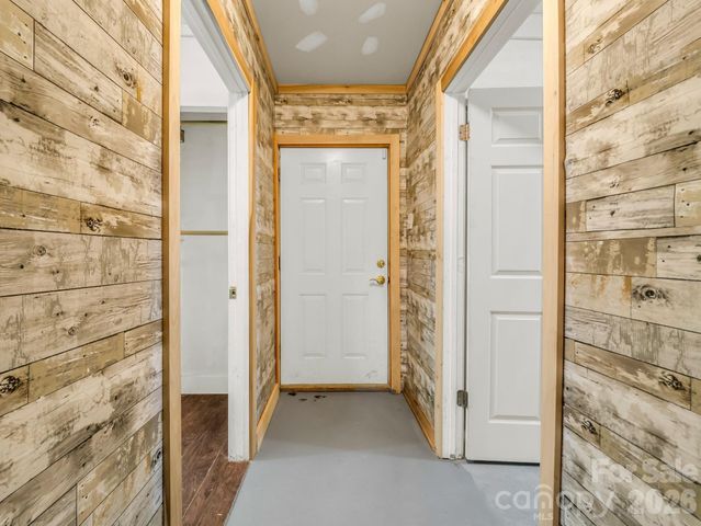 170 Old Mountain Pass, Hendersonville, NC 28792