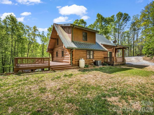 170 Old Mountain Pass, Hendersonville, NC 28792