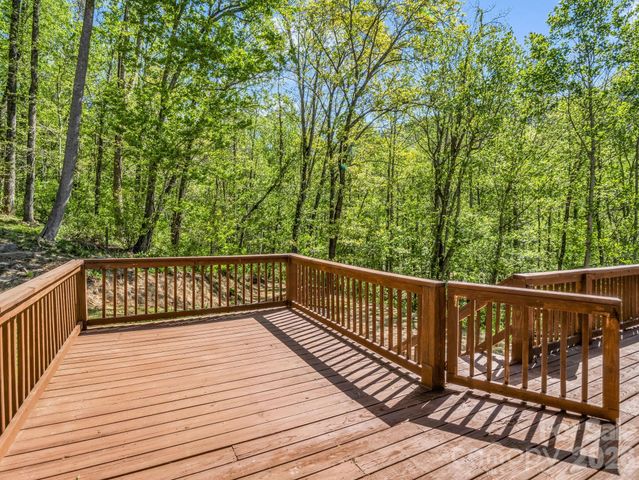 170 Old Mountain Pass, Hendersonville, NC 28792