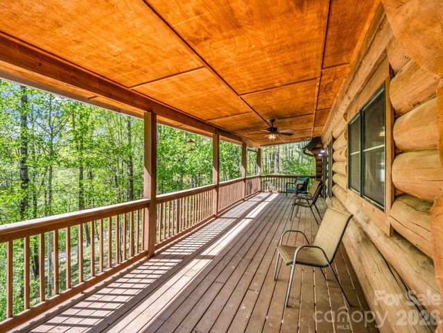 170 Old Mountain Pass, Hendersonville, NC 28792