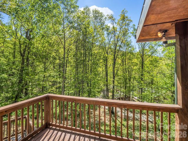 170 Old Mountain Pass, Hendersonville, NC 28792
