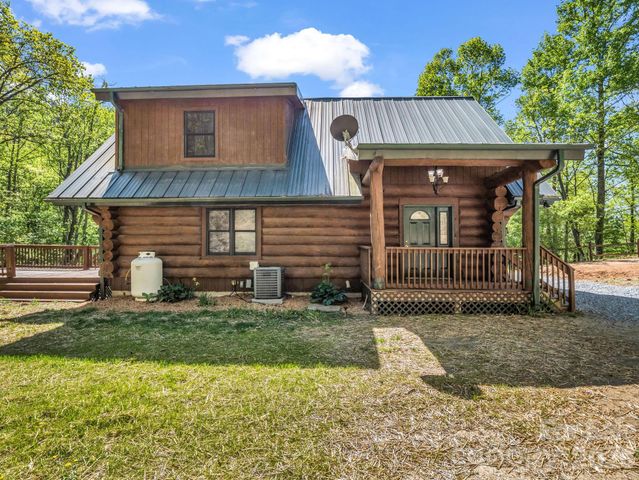 170 Old Mountain Pass, Hendersonville, NC 28792