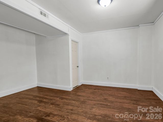 170 Old Mountain Pass, Hendersonville, NC 28792