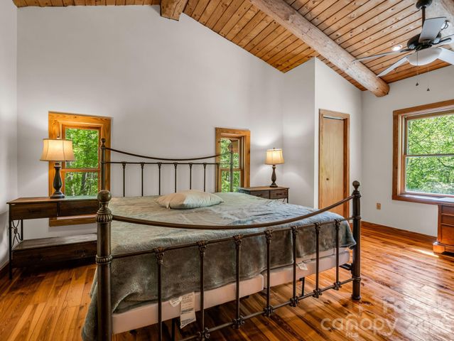 170 Old Mountain Pass, Hendersonville, NC 28792