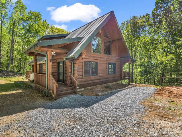 170 Old Mountain Pass, Hendersonville, NC 28792