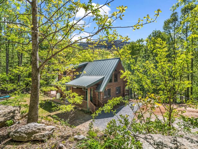 170 Old Mountain Pass, Hendersonville, NC 28792