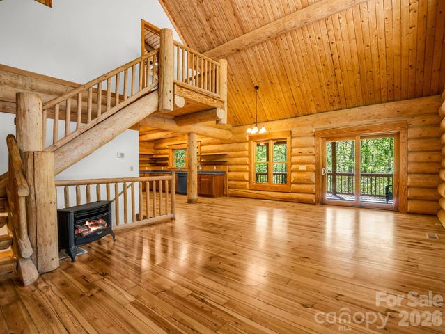 170 Old Mountain Pass, Hendersonville, NC 28792