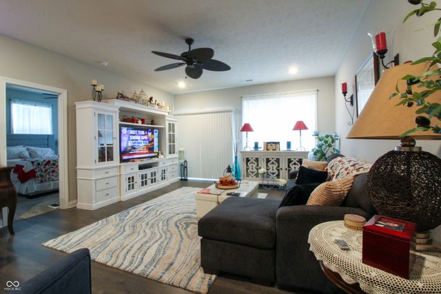 914 Ridge Rock Lane, Bargersville, IN 46106